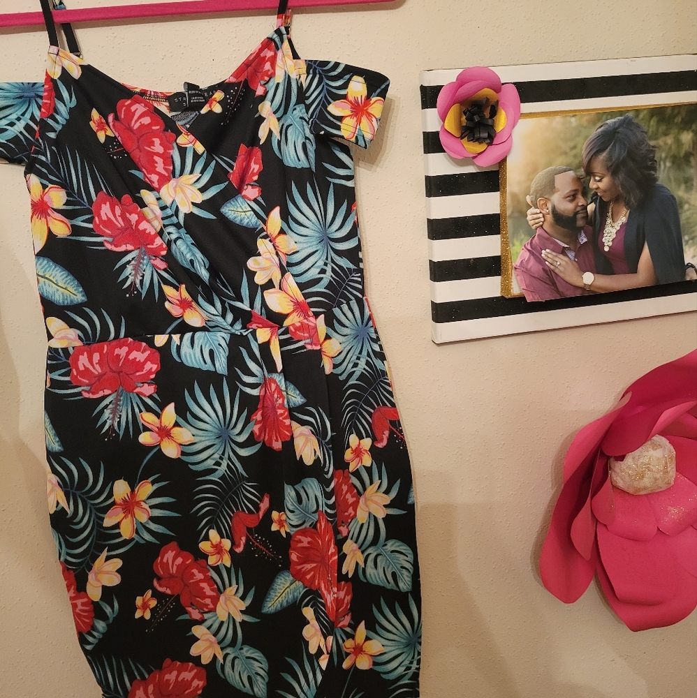 Off shoulders cris cross dress